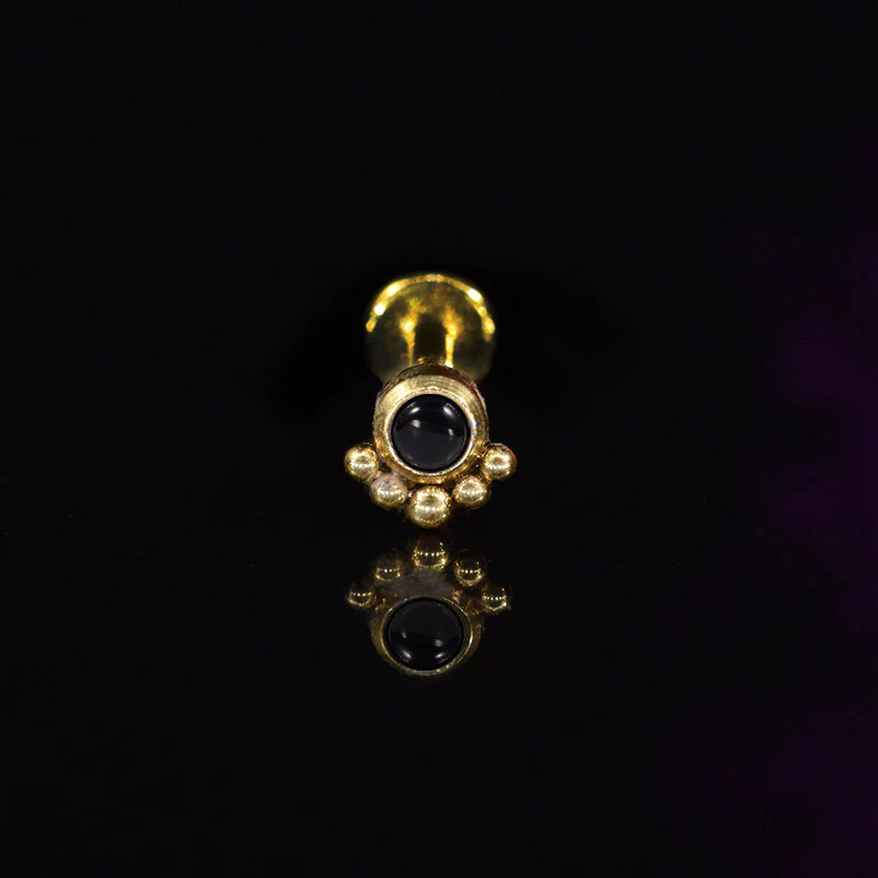Onyx Labret in Gold with Curve of Dots