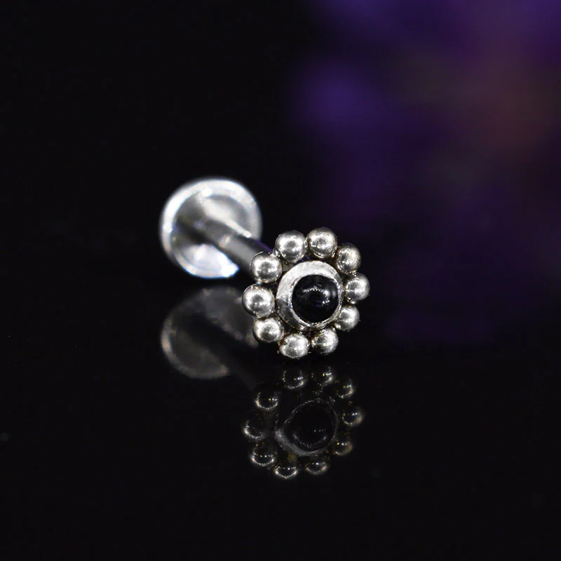 Labret with Onyx Stone